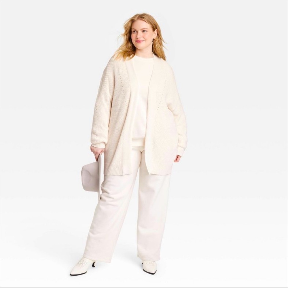 Universal Thread solid-color cardigan sweater
Shaker-knit design in Beige 1X